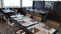 Atmosphère du Restaurant de fruits de mer Tonton Louis à La Rochelle - n°16