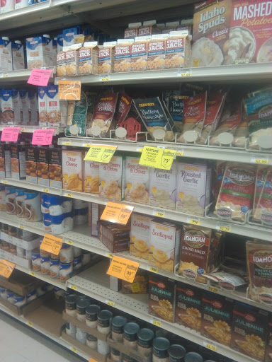 Grocery Store «Fareway Grocery», reviews and photos, 2100 Cedar Plaza Dr, Muscatine, IA 52761, USA