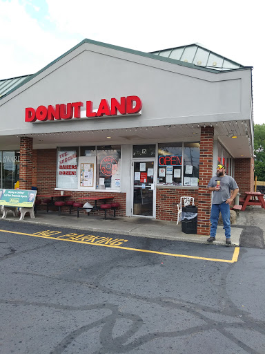 Donut Shop «Donut Land Bakery», reviews and photos, 1321 Pearl Rd, Brunswick, OH 44212, USA