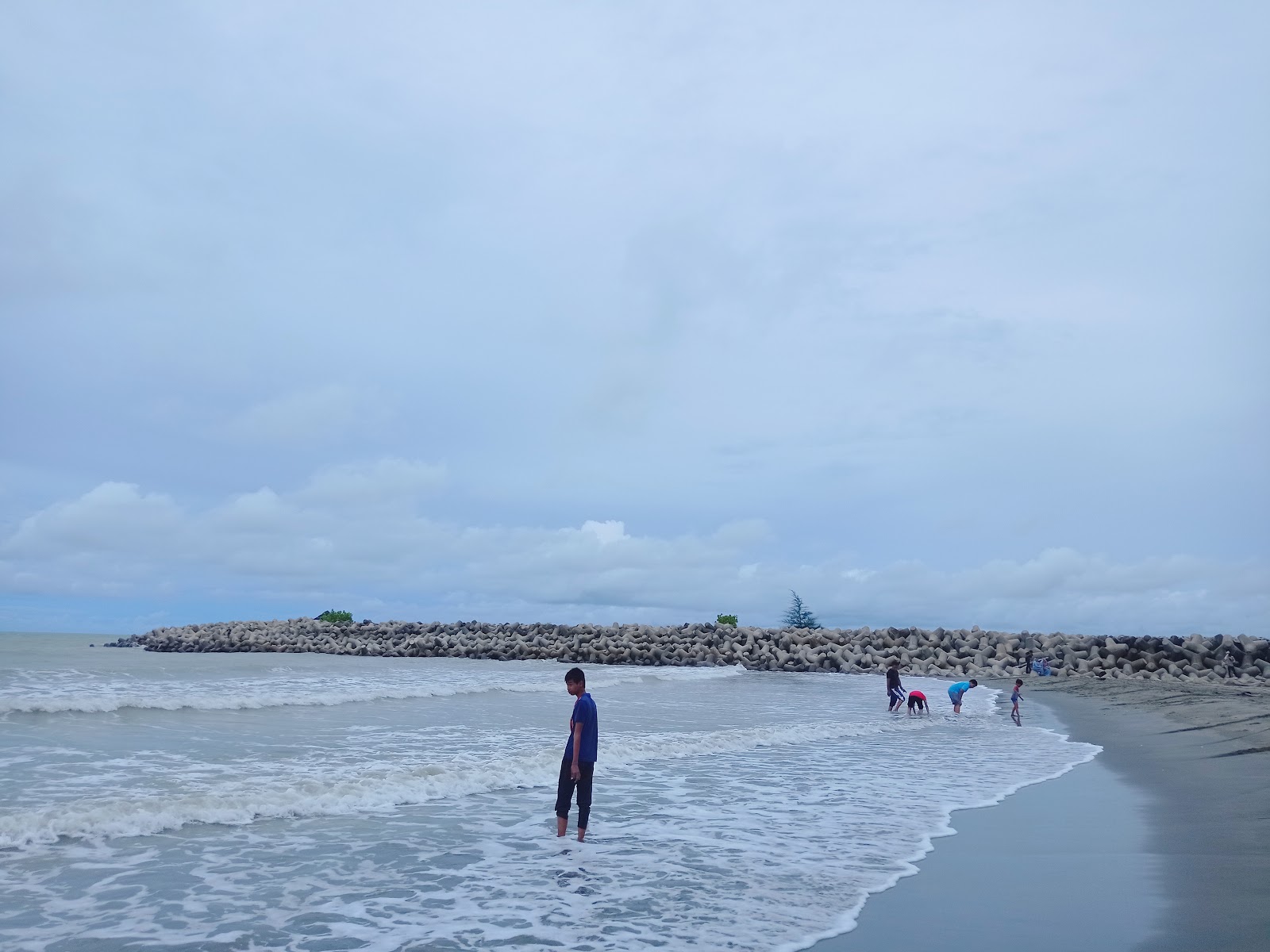 Fotografija Kemasin Bachok Beach z svetel pesek površino