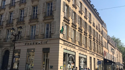 Pharmacie de la Place Hoche à Versailles