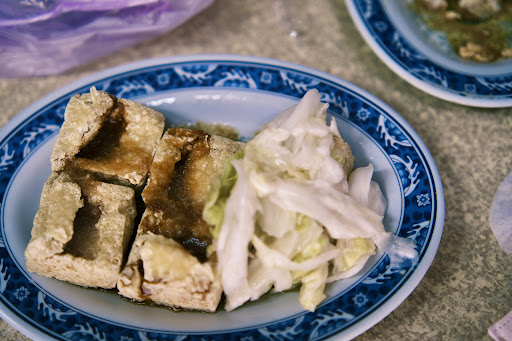 新北市金山區美食 金山小光頭脆皮臭豆腐 網友評價 菜單 推薦餐點 食記 外送優惠 飢餓黑熊