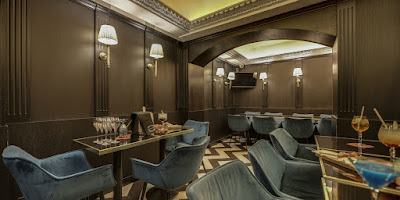 Pub Élysée à Paris