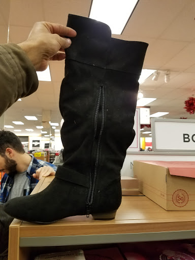 Shoe Store «Famous Footwear», reviews and photos, 32 Main Ave, Clifton, NJ 07014, USA