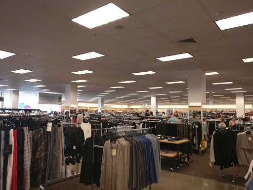 Department Store «Nordstrom Rack Rivers Edge Shopping Center», reviews and photos, 4036 E 82nd St, Indianapolis, IN 46250, USA
