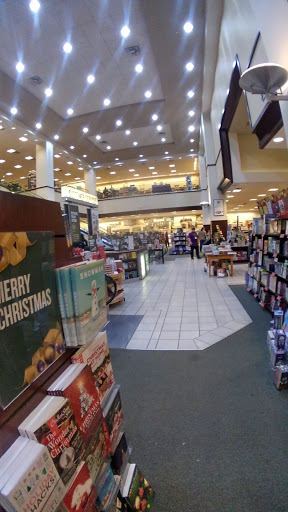 Book Store «Barnes & Noble», reviews and photos, 4015 Medina Rd, Akron, OH 44333, USA