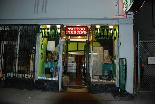 Explore alien tattoo ideas, creative tattoo ideas in San Francisco, available at Dermafilia