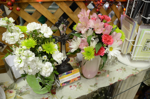 Florist «Yorkville Flower Shoppe», reviews and photos, 216 S Bridge St, Yorkville, IL 60560, USA
