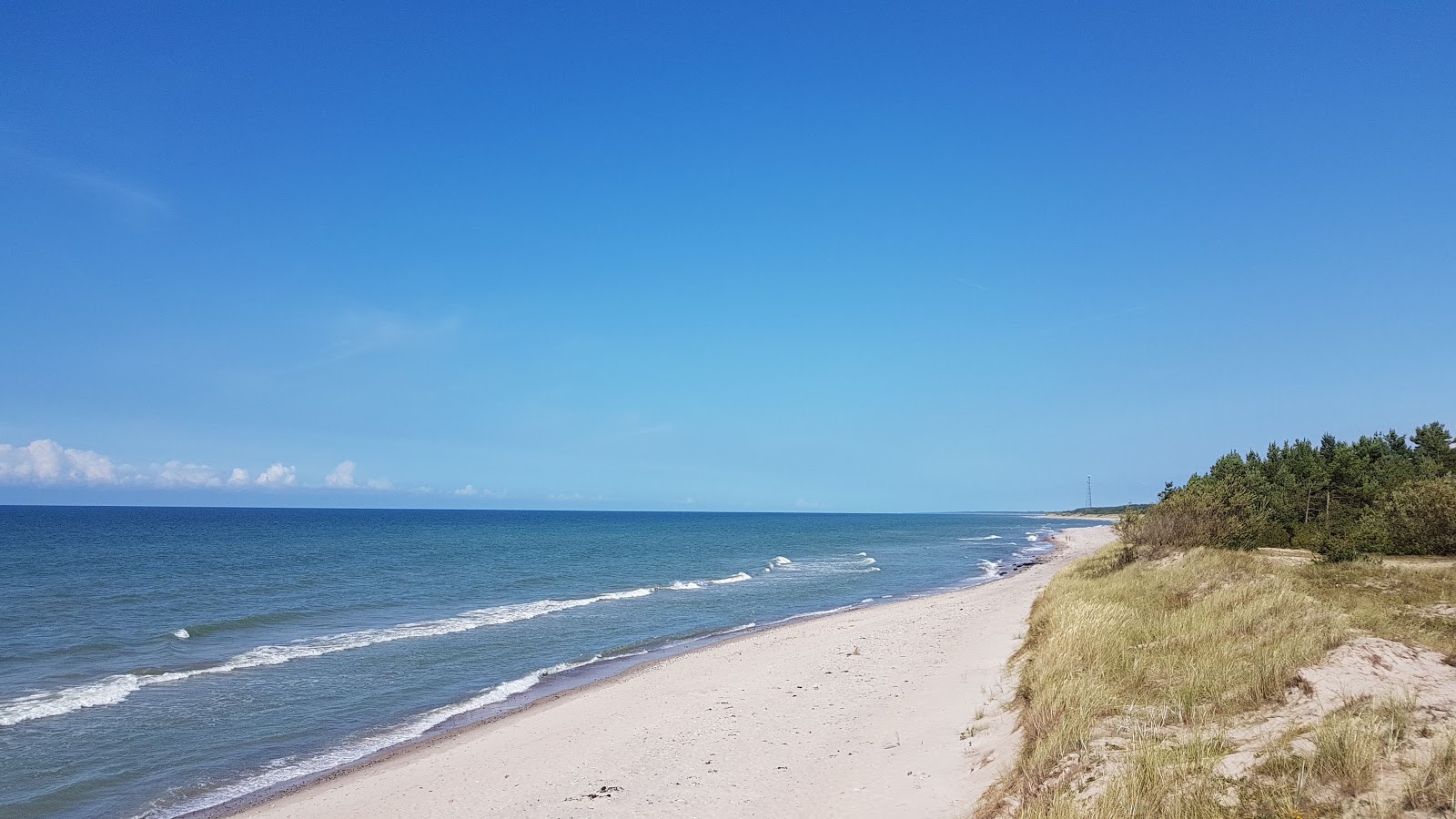 Foto de Liedagi recreation beach com areia bege superfície