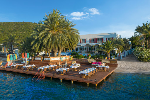 La Casa Novi Boutique & Beach Club