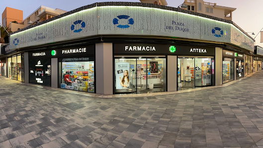 Pharmacy Plaza del Duque con CC Plaza del Duque, C. Londres, Local anexo 2, 38660 Costa Adeje, Santa Cruz de Tenerife, España