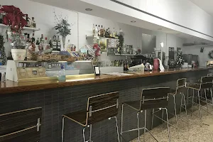 Bar Restaurant 3 Copas image
