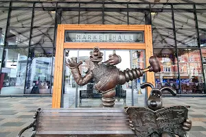 Wallace and Gromit Statue image