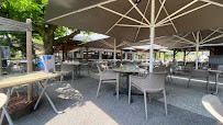 Atmosphère du Restaurant français Le Beau Rivage à Aiguebelette-le-Lac - n°16