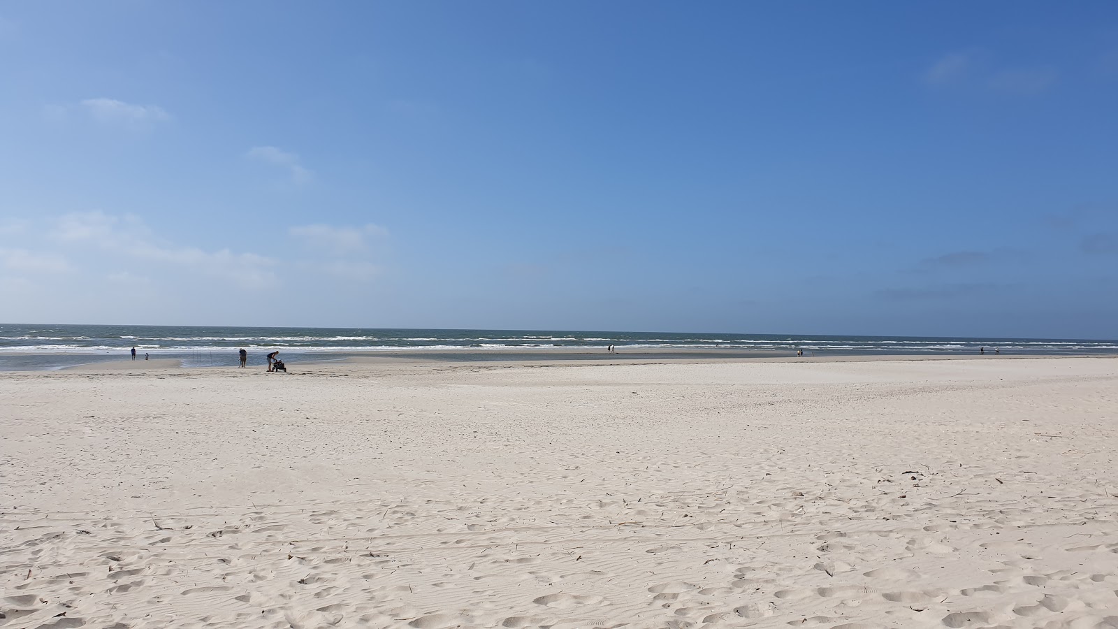 Foto de Hoje Knolde Beach - lugar popular entre os apreciadores de relaxamento
