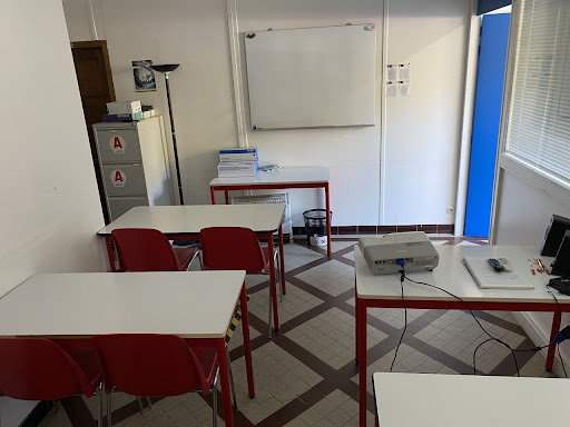 ECF - French Auto-École à Lussac-les-Châteaux, Vienne