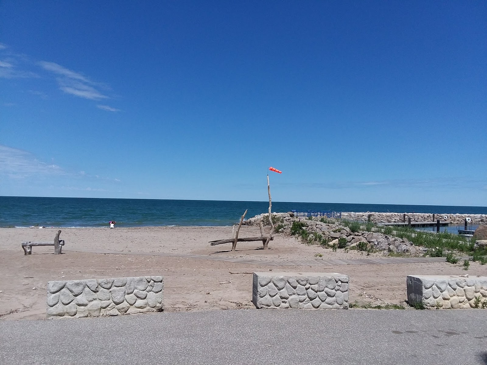 Foto von Shades Beach mit beiger sand Oberfläche