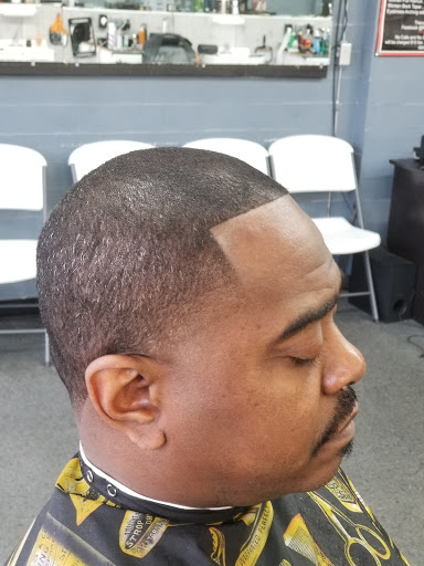 Barber Shop «Razor 1 Kutz Barbershop», reviews and photos, 7218 Montgomery Rd, Silverton, OH 45236, USA