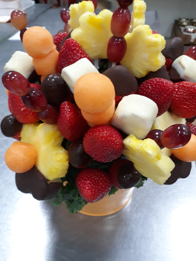 Gift Shop «Edible Arrangements», reviews and photos, 1100 N Tuttle Ave STE 15, Sarasota, FL 34237, USA