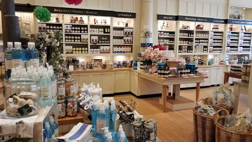 Shopping Mall «The Promenade Shops at Evergreen Walk», reviews and photos, 501 Evergreen Way #503, South Windsor, CT 06074, USA