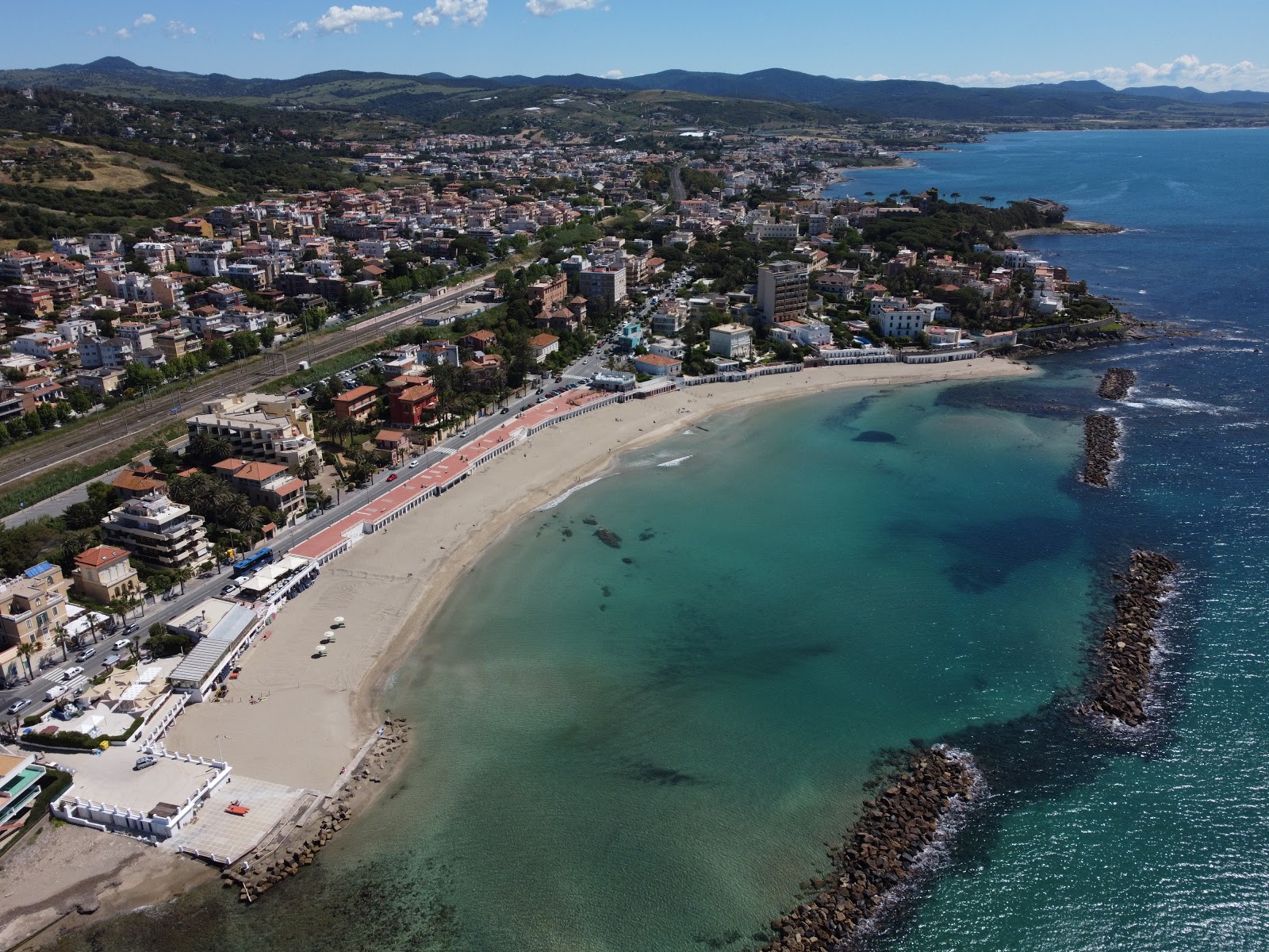 Foto av Santa Marinella beach med brunsand yta