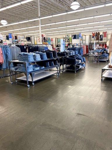 Clothing Store «Old Navy», reviews and photos, 1321 E Gladstone St, Glendora, CA 91740, USA