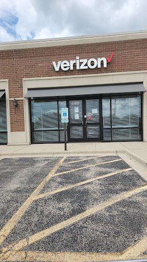 Cell Phone Store «Verizon», reviews and photos, 668 S Rand Rd, Lake Zurich, IL 60047, USA