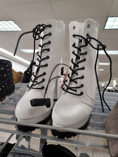 Clothing Store «Burlington Coat Factory», reviews and photos, 600 Northtown Dr, Blaine, MN 55434, USA