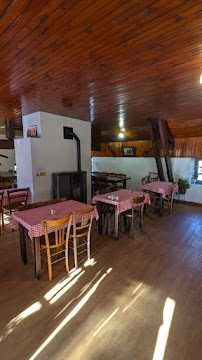 Atmosphère du Restaurant français Auberge des Granges - Chalmazel - n°10