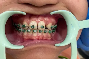 White Oak Dental Clinic (braces & implant center/ multispecialty dental clinic) gole market image