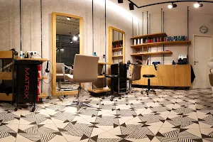 Headquarters Fodrászat - Hair Salon image