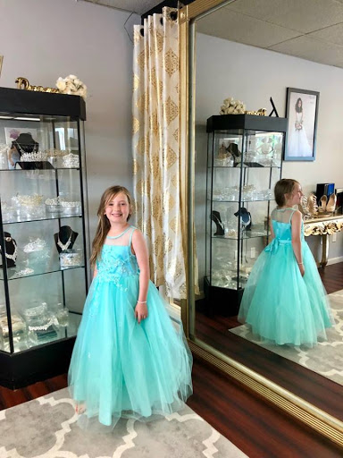 Boutique «Moda Bella Boutique | Quinceañera, Bridal, and Prom Dresses», reviews and photos, 8207 NE Vancouver Mall Dr Suite C, Vancouver, WA 98662, USA