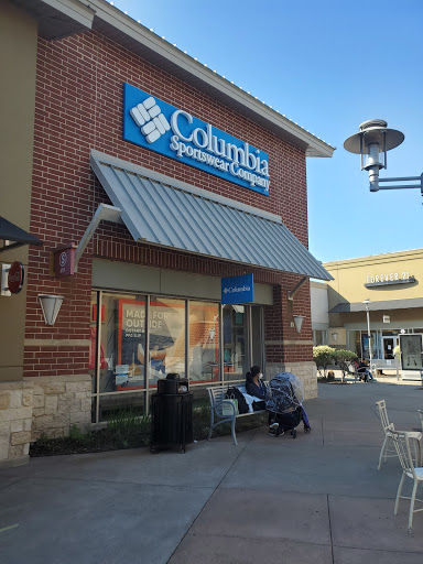 Sportswear Store «Columbia Sportswear Outlet Store at Houston Premium Outlets», reviews and photos, 29300 Hempstead Rd, Cypress, TX 77433, USA