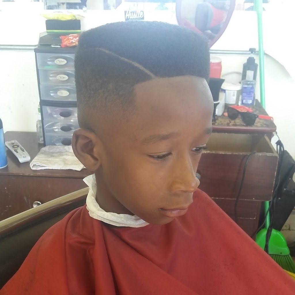 L & D's Barbershop 90221