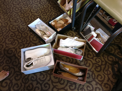 Shoe Store «DSW Designer Shoe Warehouse», reviews and photos, 17100 Southcenter Pkwy, Tukwila, WA 98188, USA