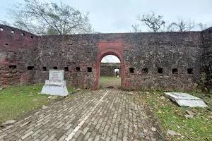 Badarpur Fort image