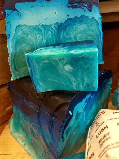 Cosmetics Store «Lush Cosmetics», reviews and photos, 3915 W 50th St, Edina, MN 55424, USA