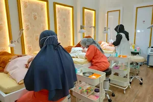 Klinik Bebwhite C | Klinik Kecantikan di Makassar image