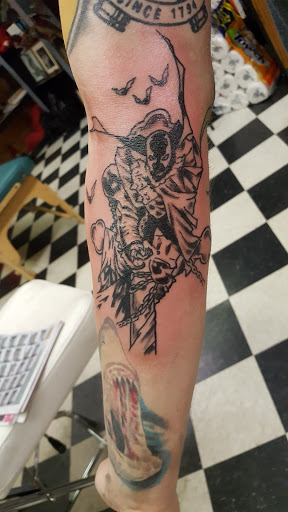 Tattoo Shop «Define Tattoos», reviews and photos, 165 E Aurora Rd, Northfield, OH 44067, USA