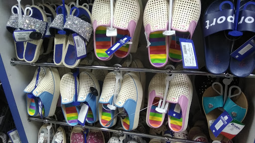 Stores to buy men's slippers Donetsk