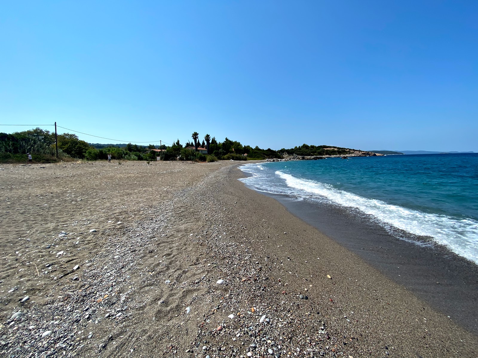 Foto di Black beach con una superficie del ciottoli grigi
