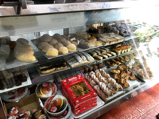 Confitería panadería El Parque en Muros de Nalón, Asturias