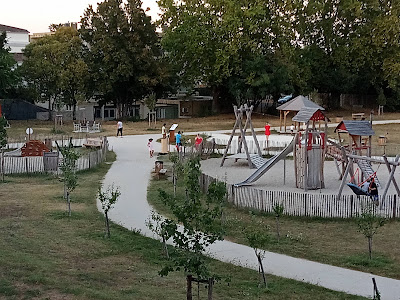 Jardins Raba. Aire de jeux 3 à 8 ans à Talence