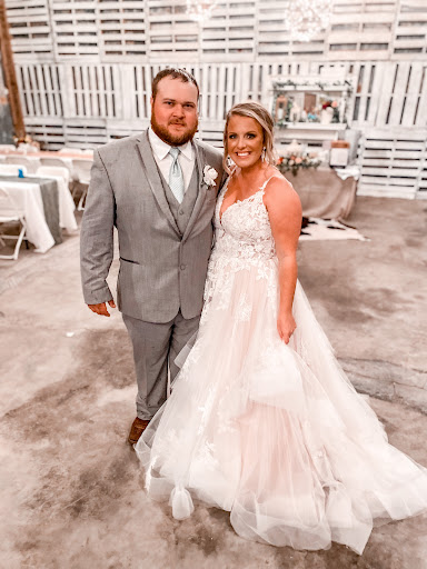 Bridal Shop «Regiss Bridal & Prom - Glasgow», reviews and photos, 114 Ensminger Dr, Glasgow, KY 42141, USA