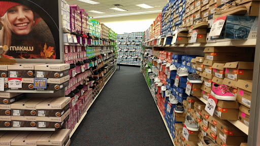 Shoe Store «Shoe Carnival», reviews and photos, 152 S Gary Ave, Bloomingdale, IL 60108, USA