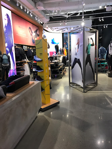 Clothing Store «Under Armour Brand House», reviews and photos, 1529 Walnut St, Philadelphia, PA 19102, USA