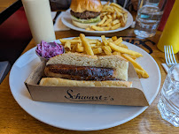 Plats et boissons du Restaurant de hamburgers Schwartz’s Deli à Paris - n°9