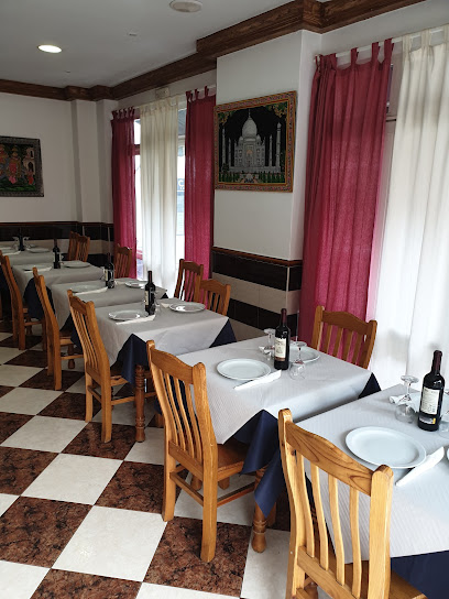 Jeny mahal indian restaurant - Esquina con, Calle alamos 35, C. Gálvez Ginachero, 2, 29130 Alhaurín de la Torre, Málaga, Spain
