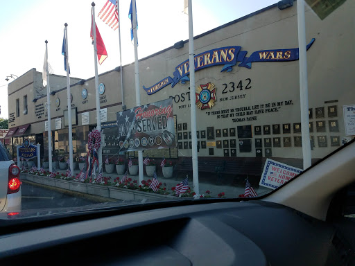 Shopping Mall «Oaktree Mall Shopping Center», reviews and photos, 2024 Center Ave n, Fort Lee, NJ 07024, USA