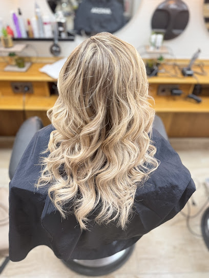 Salon Topa Inhaberin Sarah Sárközi